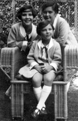  Trudi, Gretchen, and Stasi in dusseldorf